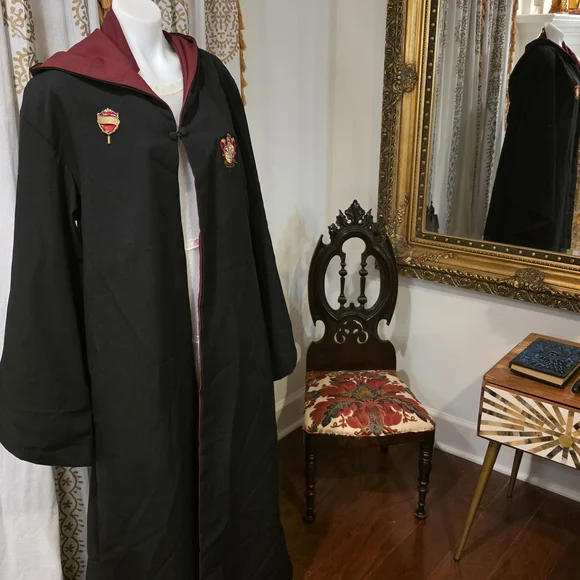 Black Hooded Robe with Red Accents - Picture 8 of 9